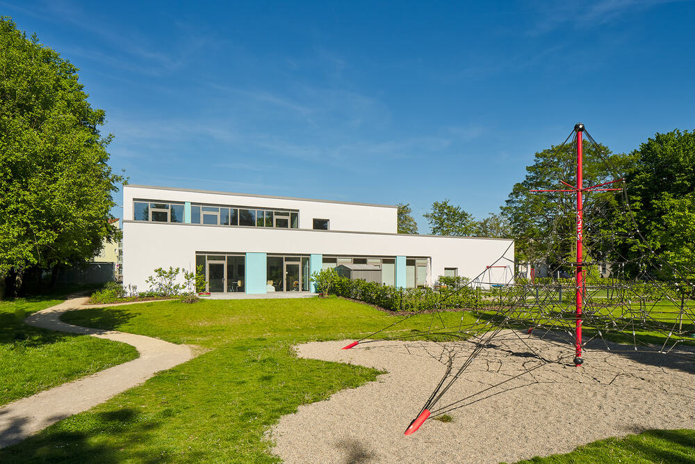 Quartierszentrum Garteltalbahnhof - Westseite