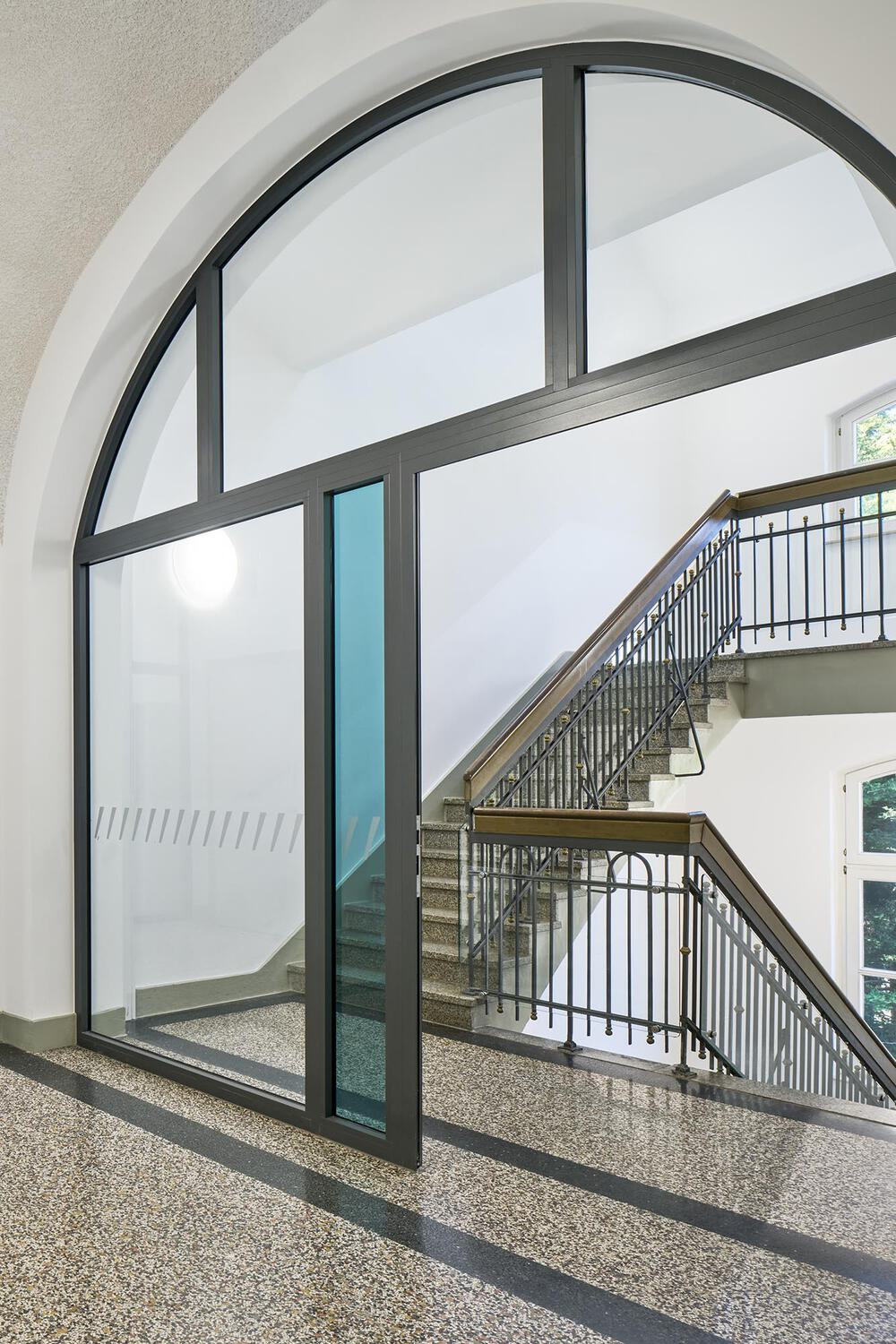 Valentin-Traudt-Schule Altbau Treppenhaus hochkant