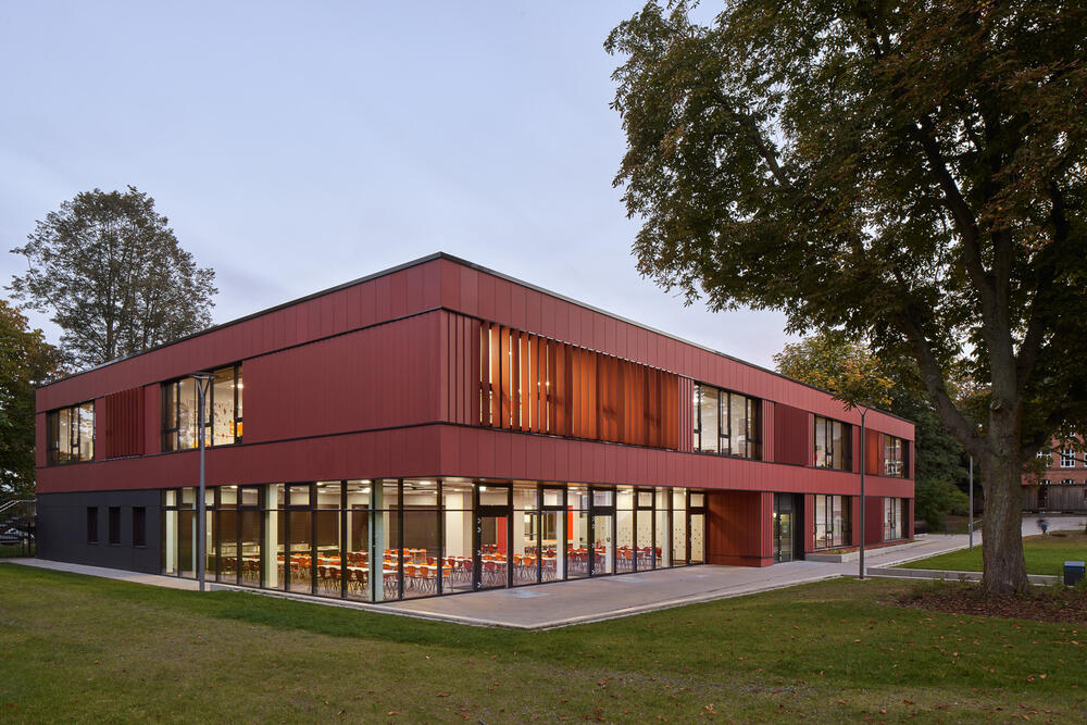 Valentin-Traudt-Schule Kassel Eckansicht Abend