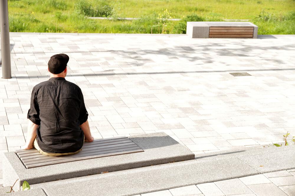 Sitztreppe Blickrichtung Platz